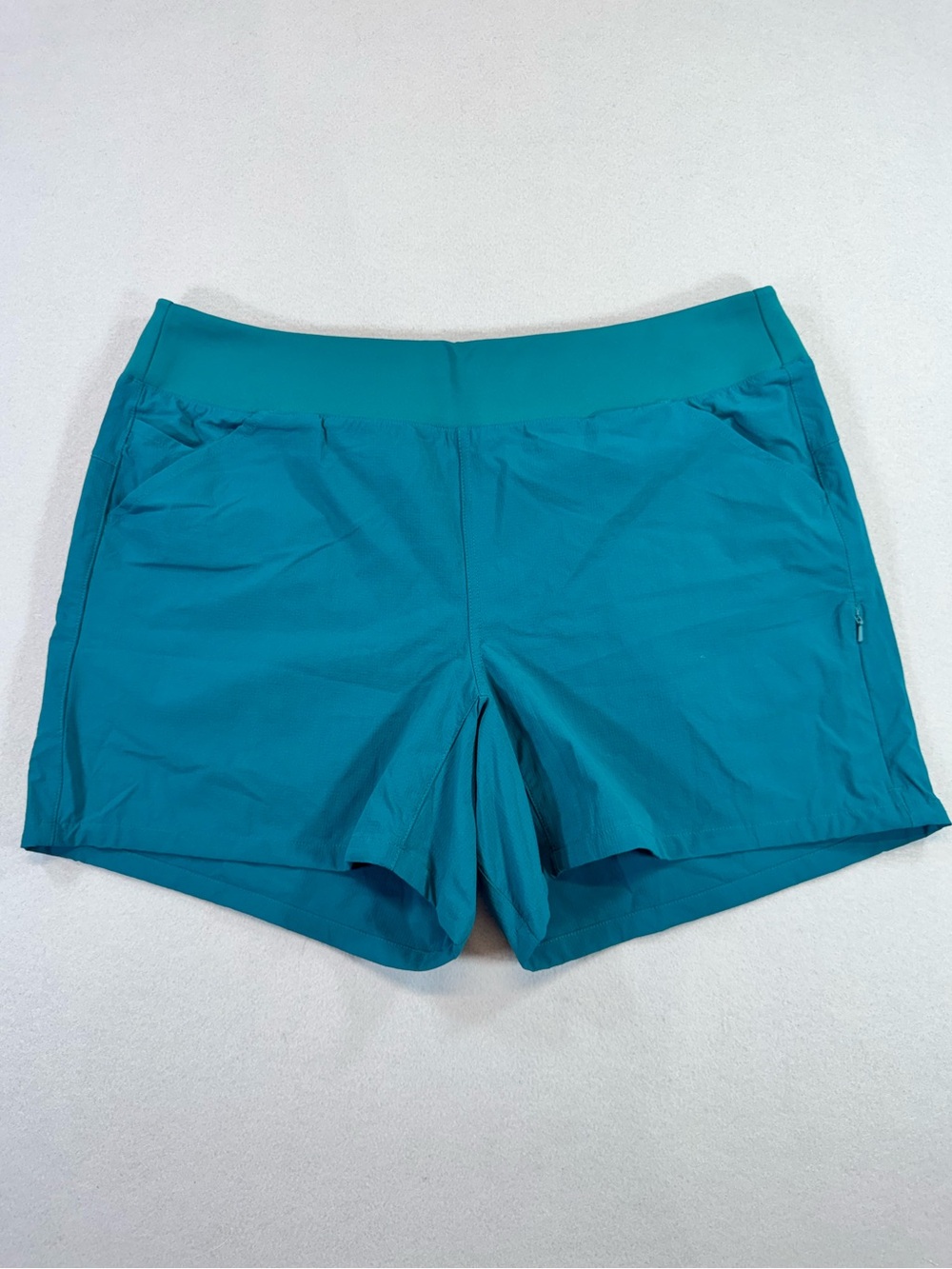 Women’s Mountain Hardware Teal Active Shorts XL